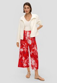 s.Oliver BLACK LABEL CULOTTE MIT ALL OVER - Pantalon classique - preiselbeere