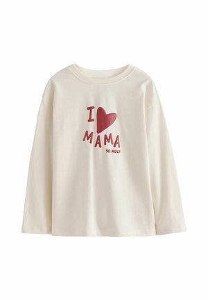 Cremefarvet langærmet skjorte med rød tekst og hjertegrafik med teksten "I [heart] MAMA so much" på fronten.