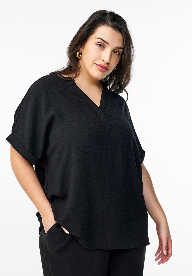 Zizzi LOCKERE MIT KURZEN ÄRMELN - Bluse - black