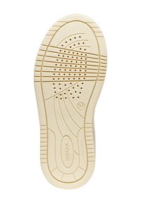 Sola delle scarpe GEOX in materiale gommoso cremoso e testurizzato. Presenta scanalature e perforazioni per ventilazione e aderenza.