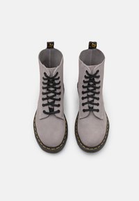 Dr. Martens Šněrovací kotníkové boty - grey