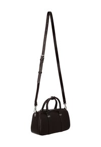 Schwarze Ledertasche mit zwei oberen Griffen und einem abnehmbaren Schulterriemen. Verfügt über silberne Beschläge und ein elegantes, abgerundetes Design.