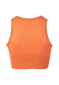 Oranje sportbeha met een strakke pasvorm, ribbelband onderaan en een ronde hals. Gladde textuur zonder zichtbare patronen of hardwaredetails.