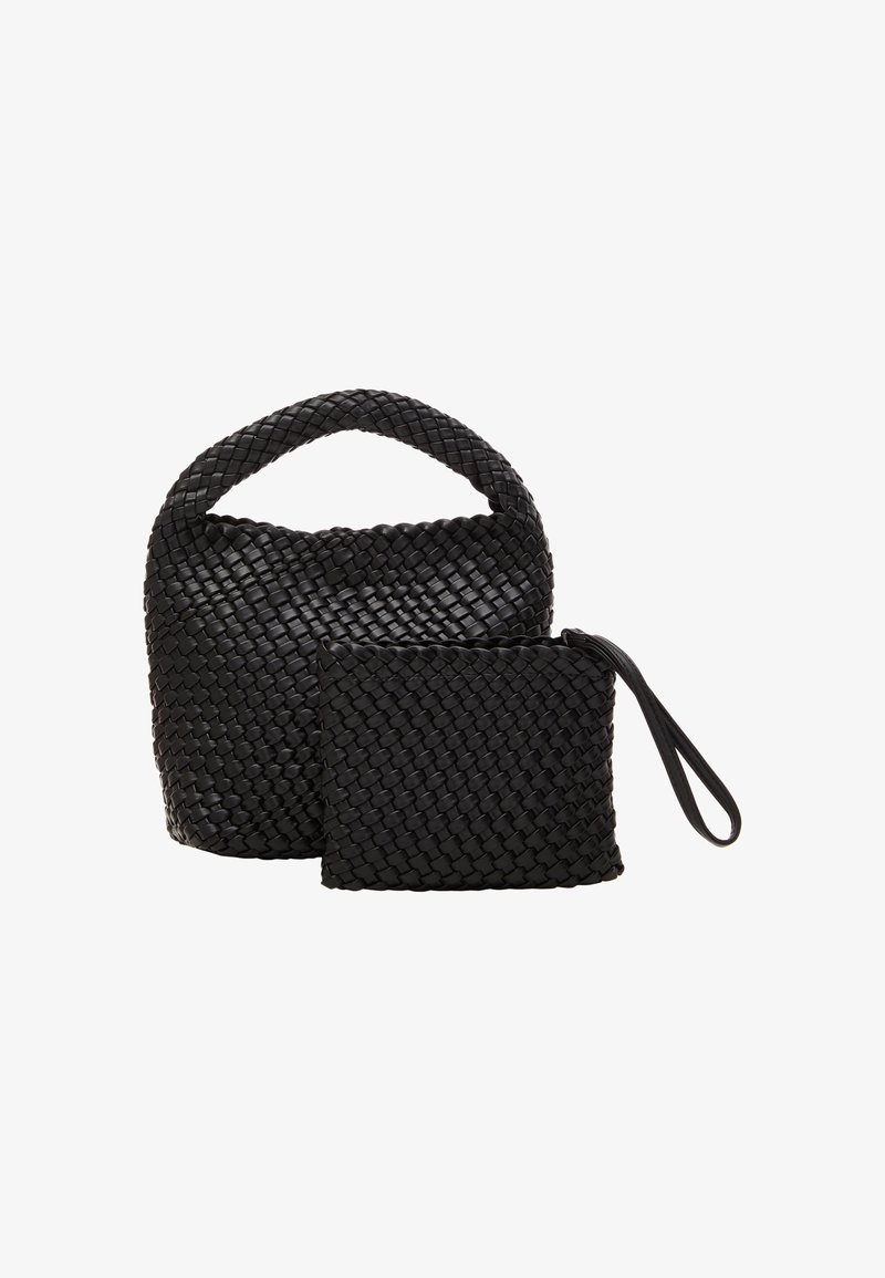 Sac à main tissé noir de forme arrondie avec une courte poignée, accompagné d'une petite pochette assortie avec une lanière pour le poignet.
