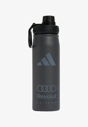 Borraccia sportiva nera opaca con tappo a vite, anello per il trasporto, logo Adidas e marchio Audi Revolut F1 Team in grigio.