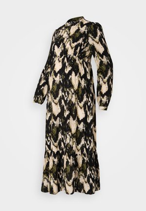 Dlouhé černé těhotenské šaty s abstraktním zeleným a béžovým vzorem, vysokým výstřihem, dlouhými rukávy, nařaseným pasem a vrstveným volánem na spodním lemu.