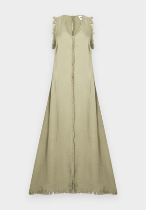 Rochie fără mâneci de culoare verde măsliniu, cu un decolteu adânc în V, cusătură centrală și accente franjurate pe umeri și pe tiv. Material neted, ușor.