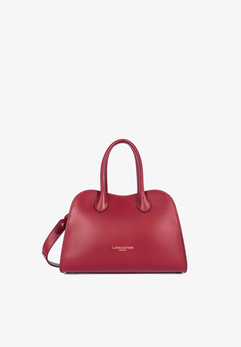 Sac à main en cuir rouge Lancaster Paris avec double poignée et bandoulière amovible, présenté sur fond blanc.