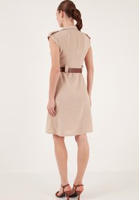 LELA REGULAR FIT - Särkkleit - mink