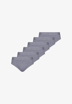 Sechs Paar graue Herren-Slips, diagonal übereinander gestapelt, jeweils mit einem breiten Bund, der das eingeprägte "SLG"-Logo zeigt.