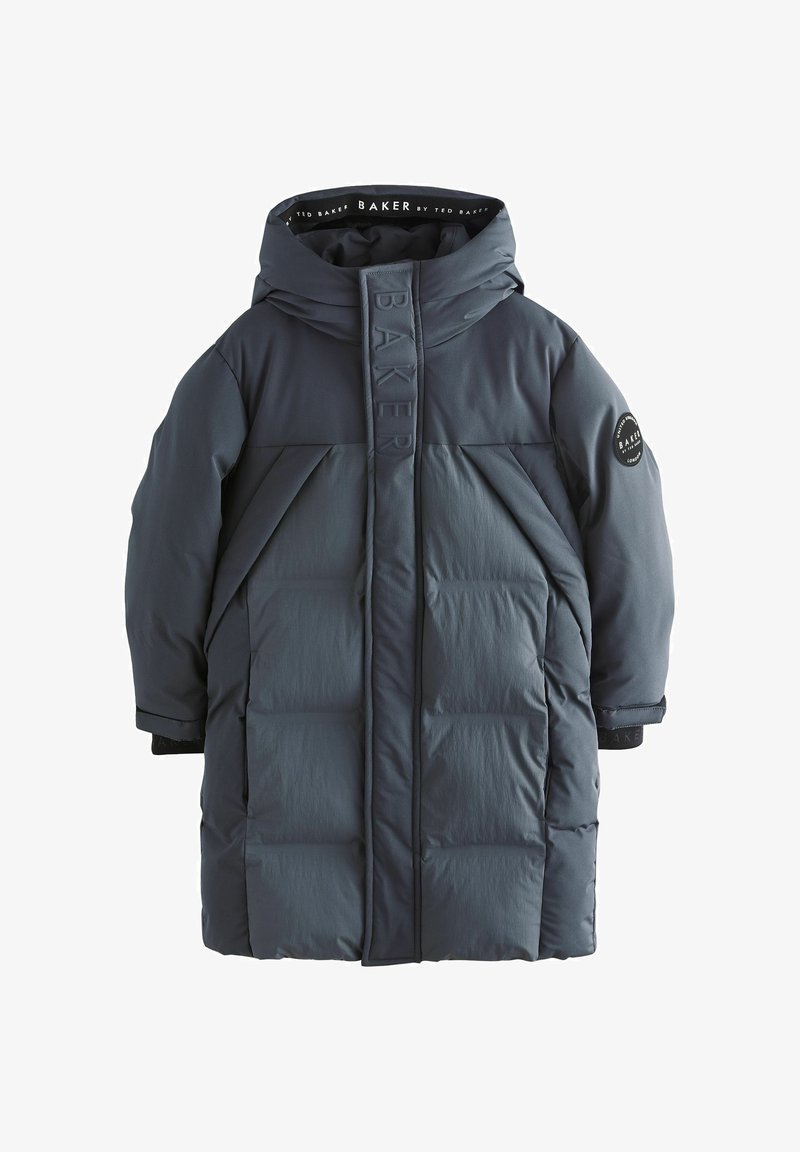 Mørkegrå lang polstret vinterjakke med hætte, frontlommer og mærke detaljer på brystflappen og venstre ærme patch.