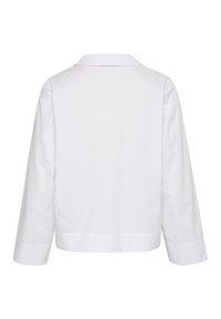 Biele blúzka, dlhé rukávy, pohľad zozadu. Má klasický golier a rovný strih. Vyrobená z hladkej tkaniny s minimálnymi dizajnovými detailmi.