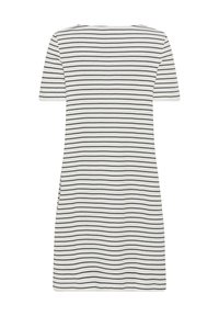 Robe à manches courtes rayée en blanc et noir. Dotée d'un col rond et d'une coupe décontractée. Le tissu semble lisse avec une texture légère.
