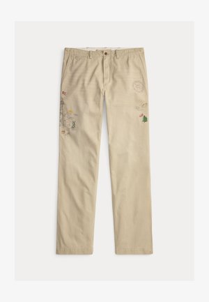 Polo Ralph Lauren BEDFORD STRAIGHT FIT GRAPHIC PANT - Hlače - classic khaki