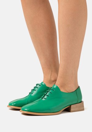 WONDERS, Derbies - green