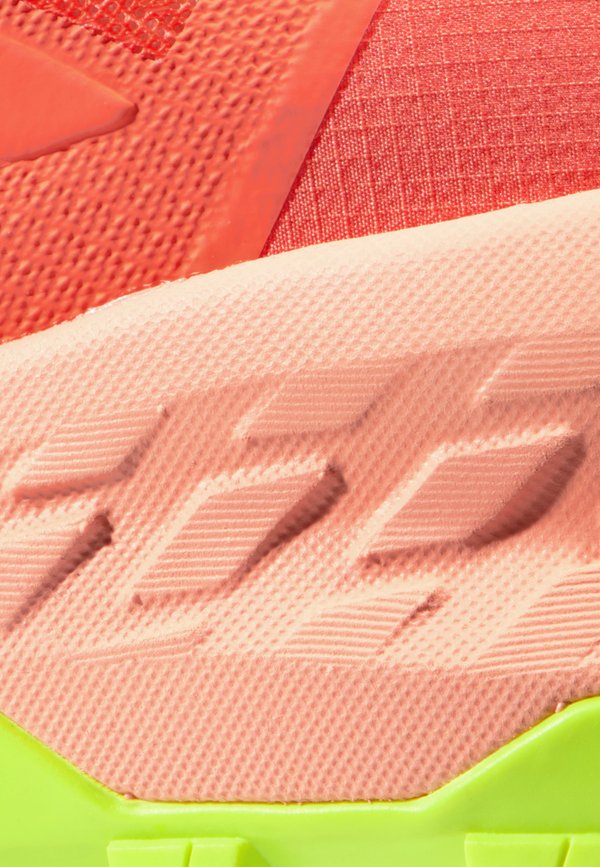 SERTIG II LOW GORE TEX WOMEN - Hiking shoes - light salmon dark salmon4