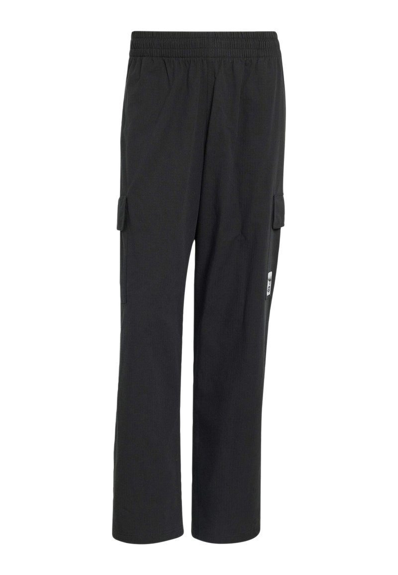 Pantalon noir droit avec taille élastique et poches cargo de chaque côté, avec un petit logo blanc sur la poche droite.