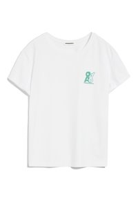 Camiseta de algodón blanca de corte holgado, con escote redondeado, mangas cortas y un estampado gráfico verde en la parte izquierda del pecho.