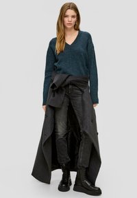 QS MIT V-AUSSCHNITT - Strickpullover - petrol