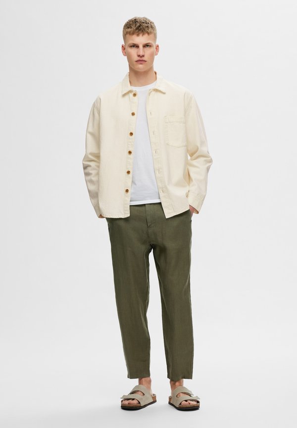 SLH180 RELAXED CROPPED MAGNUS PANT - Trousers - forest night3