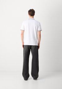 Calvin Klein MULTI TIPPING  - Polosärk - bright white/london fog
