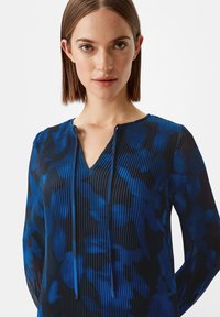 comma MIT PLISSEE - Freizeitkleid - schwarz