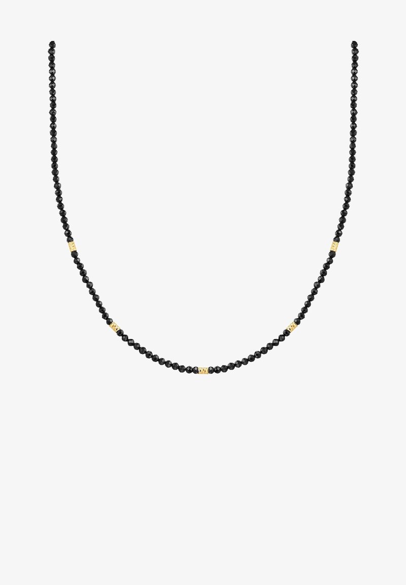 Čierny náhrdelník s korálkami, ktorý obsahuje fasetované korálky so zlatými akcentmi v intervaloch, čím vytvára textúrovaný a vzorovaný vzhľad.