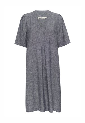 Rochie gri, cu mâneci scurte și decolteu în V, cu un croi confortabil. Fabricată dintr-un material texturat, cu cusături minime și fără elemente metalice vizibile.