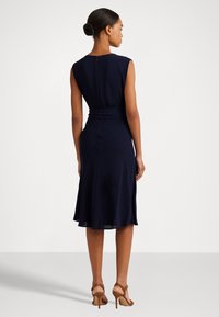 Lauren Ralph Lauren BELTED BUBBLE CREPE DRESS - Dienas kleita - lighthouse navy