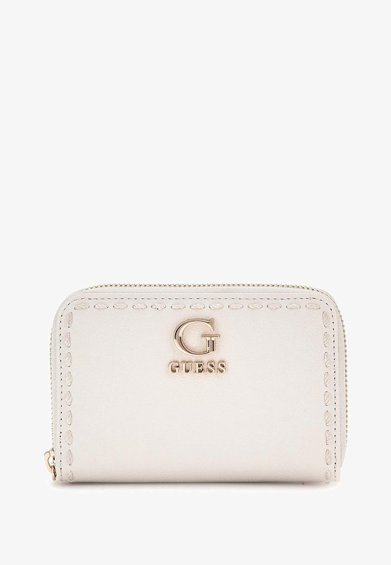 Portafoglio bianco in pelle con dettagli cuciti e logo dorato. Caratterizzato da una chiusura a zip e da un design rettangolare compatto. Texture morbida.