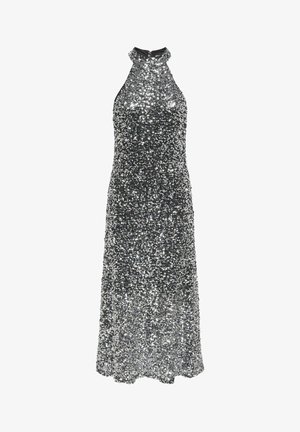 Abito di paillettes argento con scollatura a halter, corpino aderente e gonna fluida. Presenta una chiusura posteriore e una texture luccicante in tutto l'abito.