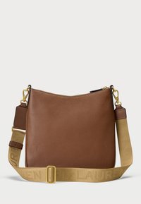 Bolsa de ombro de couro castanho com um acabamento texturizado. Apresenta ferragens em tom dourado e uma alça de lona destacável com detalhe de logótipo.