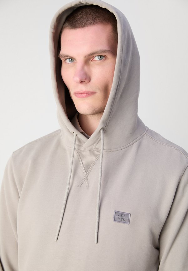 LABEL HOODIE - Sweatshirt - rock ridge4