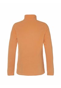 Pullover in pile di colore arancione chiaro con colletto alto e maniche lunghe, caratterizzato da una texture liscia e senza chiusure o motivi visibili.