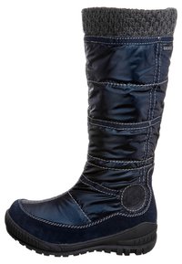 Botte montante isolée bleu marine avec un design matelassé et un col en tricot gris texturé, dotée de coutures blanches et d'une semelle en caoutchouc.