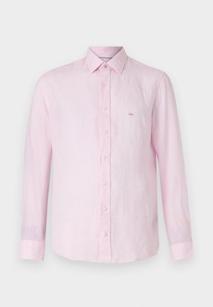 Chemise en lin rose à manches longues avec un col boutonné, dotée d'un petit logo brodé sur la poitrine et d'une fermeture à boutons à l'avant.
