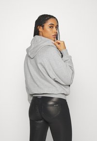 Nebbia ICONIC HERO WITH A HOODIE - Mikina - light grey