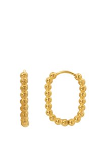 Goldene Creolen mit einem Perlenmuster, das eine strukturierte Oberfläche und ein poliertes Finish aufweist, wobei eine längliche ovale und eine kleinere Perlenform zur Geltung kommen.