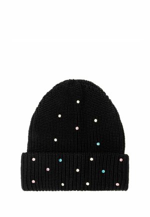 Czarny dzianinowy beanie z podwiniętym brzegiem, ozdobiony małymi różowymi, niebieskimi i białymi kropkami przypominającymi kamienie szlachetne, rozrzuconymi po powierzchni.