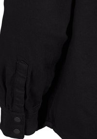 Zizzi MIT KNÖPFEN UND BRUSTTASCHEN - Camicia - black
