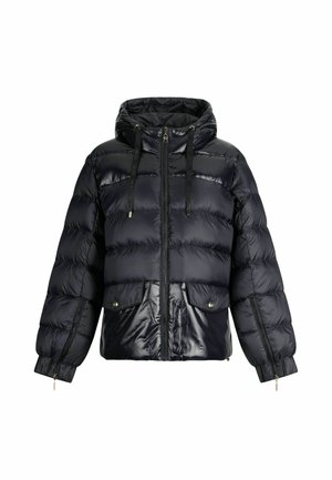 Zwarte pufferjas met capuchon, frontale rits, twee klepzakken, trekkoorden en ritsen op de mouwen.