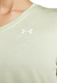 Under Armour TECH TWIST - Spordi T-särk - retro green/white