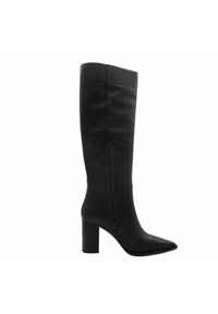 Czarny skórzany kozaki do kolan z zaostrzonym noskiem i słupkowym obcasem. Posiadają pionowy suwak po boku i gładką, matową teksturę.