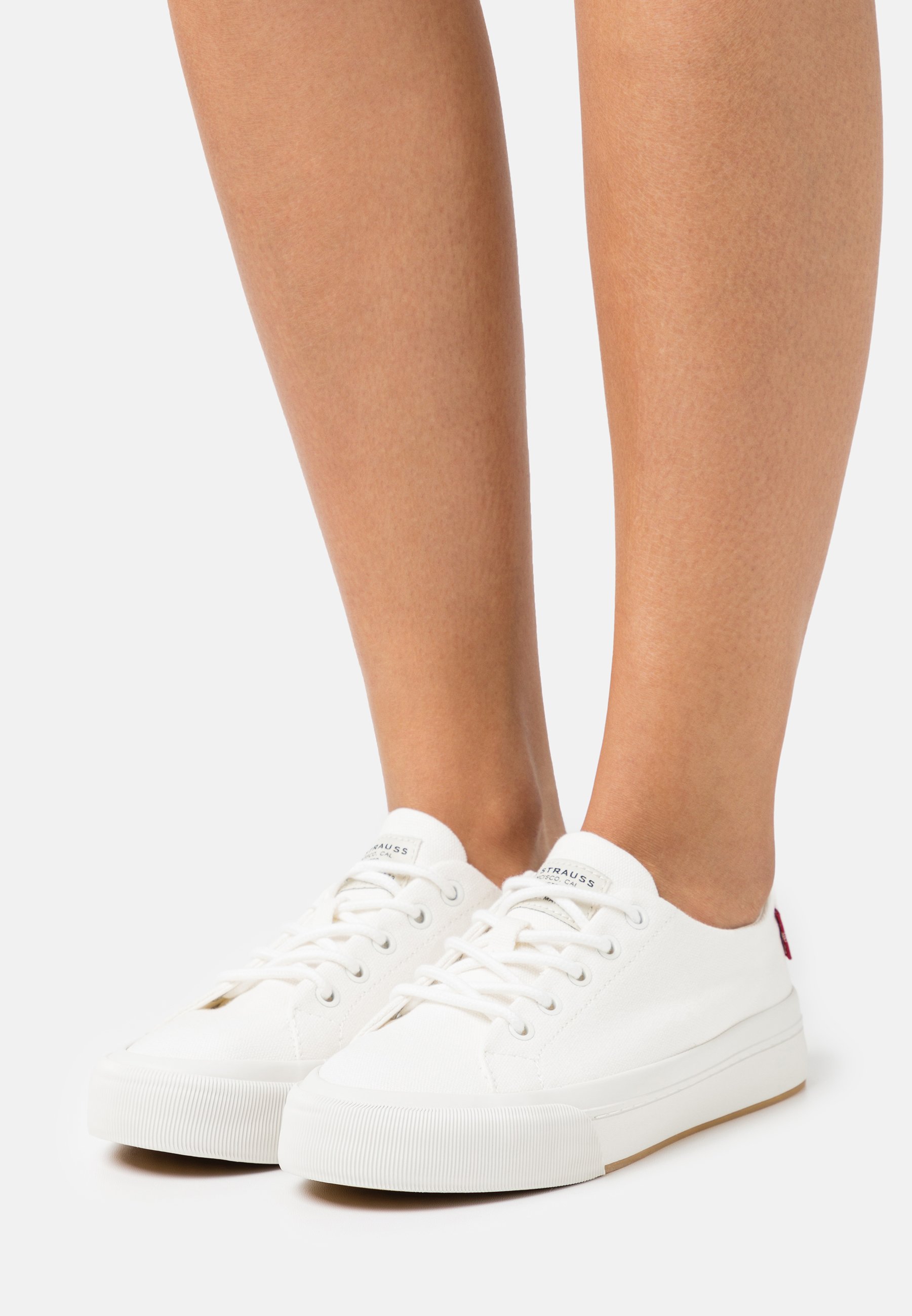 levis summit low sneakers