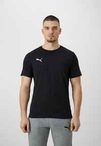 Puma - TEAMGOAL CASUALS TEE - T-shirt - bas -  black/white Miniatyrbild 1