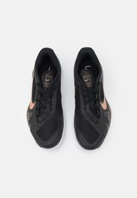 Nike Performance COURT AIR ZOOM VAPOR PRO - Sapatilhas de ténis para vários pisos - black/metallic red bronze/white