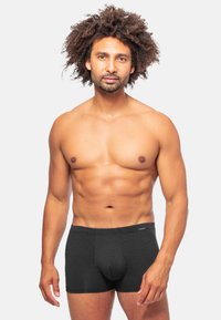 Boxer briefs neri da uomo con un motivo testurizzato, dotati di un cinturino comodo e di un design aderente, adatti per l'uso quotidiano.