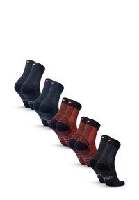 Conjunto de seis pares de calcetines que incluye dos pares de color marino, un par negro y un par a rayas rojas, todos con un acabado texturizado y acentos de logo.