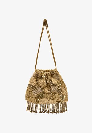 Złota torebka na ściągacz ozdobiona koralikami i cekinami, z misternymi wzorami, długimi paskami oraz koralikowym frędzlem na dole.