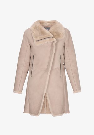 Beige shearling coat with a wide fur collar, asymmetrical closure, and side zip pockets. Soft texture and smooth outer finish.